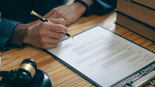 Docusign and Harvey Partner on Legal AI Workflows.
